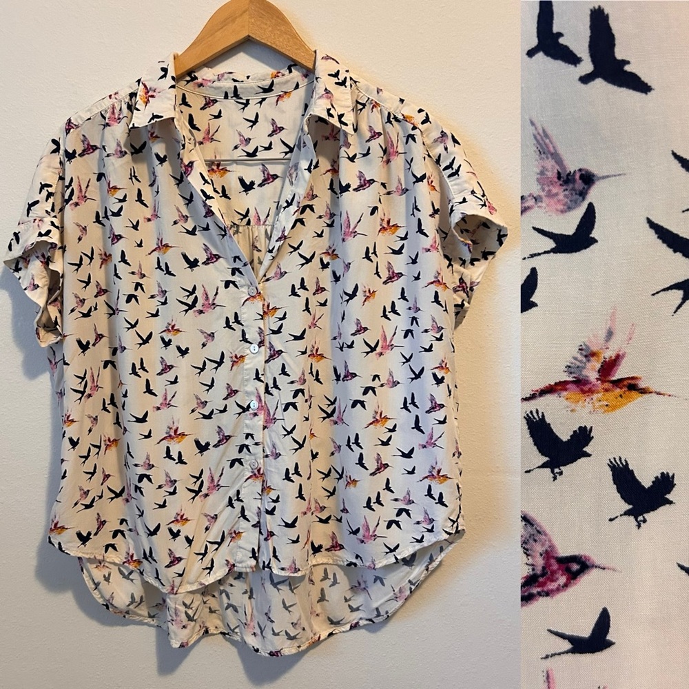 Women’s Large Multi Color Bird Print Flowy Airy Button Down Collar Blouse